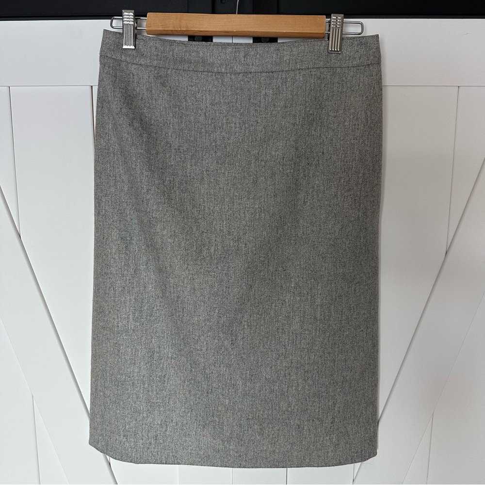 Calvin Klein A line wool skirt, light gray color. Size 6. Fully lined, no pocket